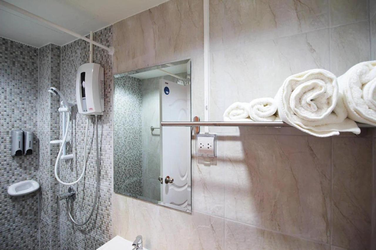 R 17 Living Hotel Бангкок Экстерьер фото
