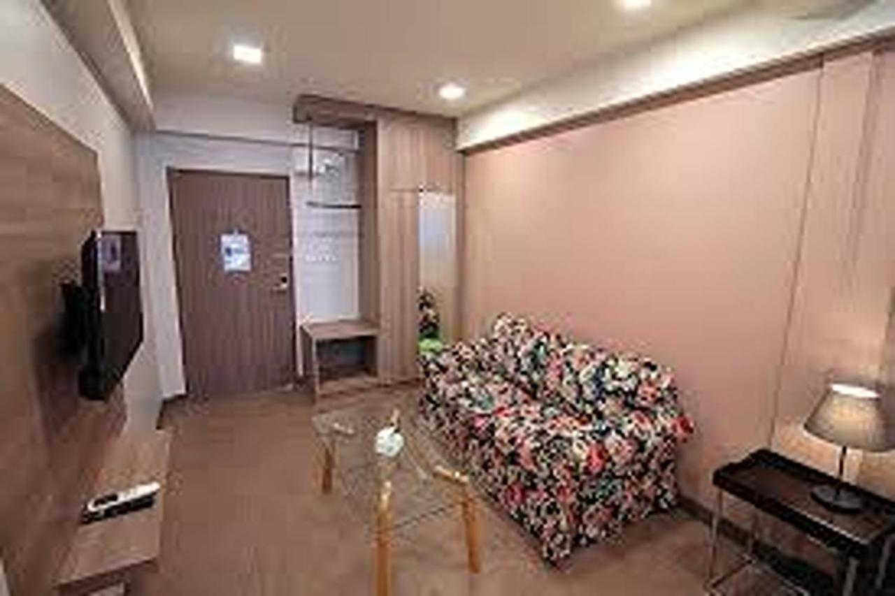 R 17 Living Hotel Бангкок Экстерьер фото
